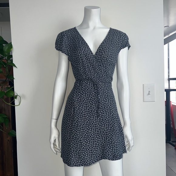 Brandy Melville Robbie Wrap Dress - Picture 4 of 7